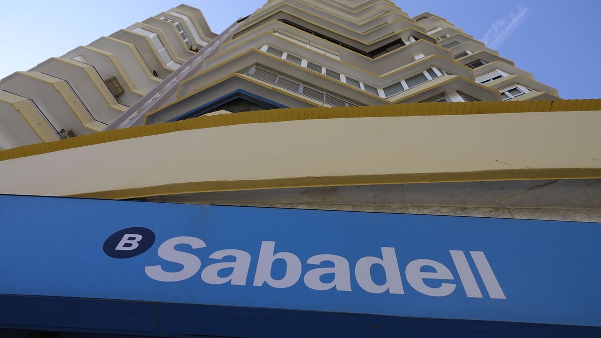 Banco Sabadell completa la transmisión de su promotora SDIN a Oaktree por 882 M