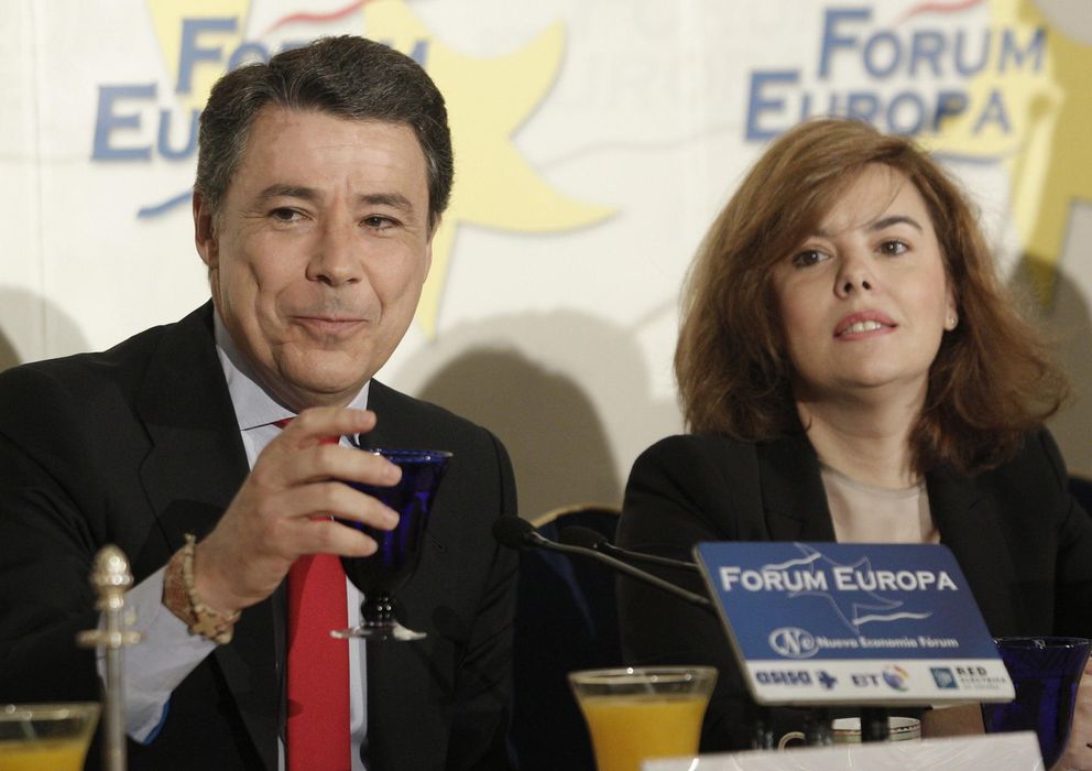 Foto: Ignacio González junto a la vicepresidenta Soraya Sáenz de Santamaría. (EFE)