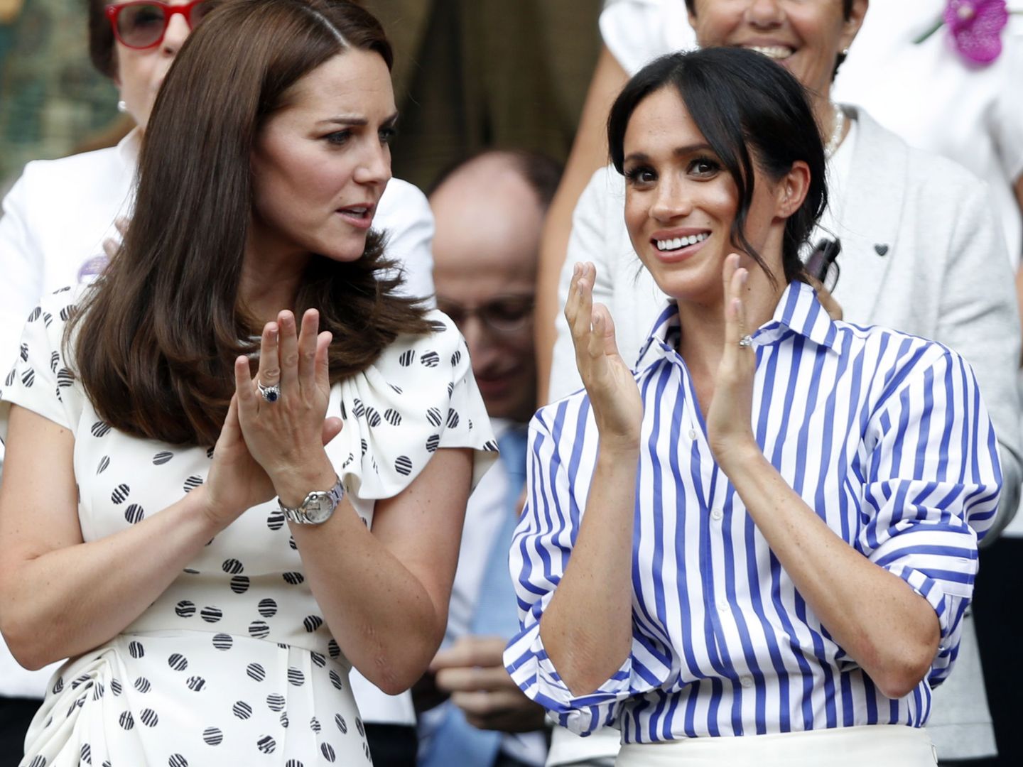 Kate Middleton y Meghan Markle durante la final femenina de Wimbledon. (EFE)