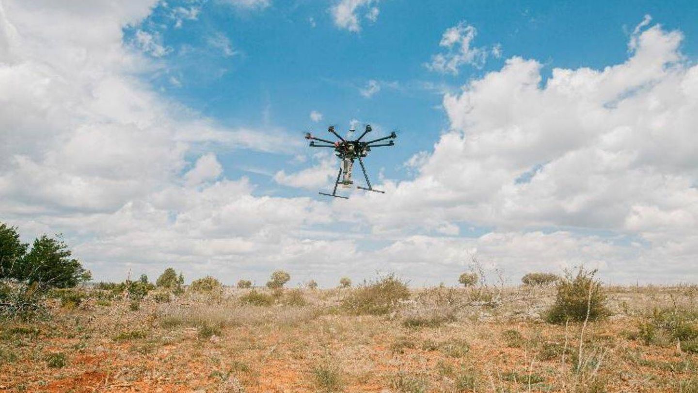 Uno de los drones en labores de reforestación (CO2 Revolution)
