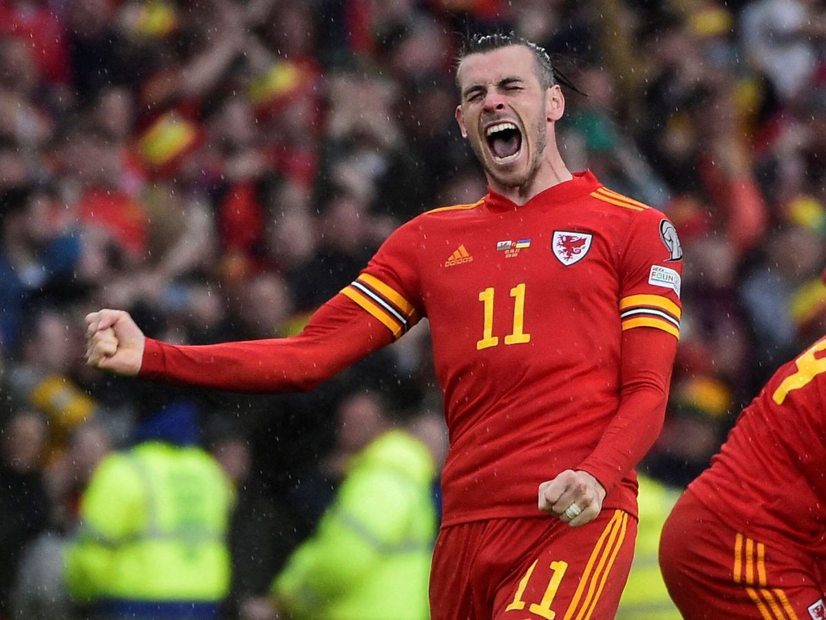 Foto: Gareth Bale celebra el gol en el partido contra Ucrania. (Reuters/Rebbecca Naden)