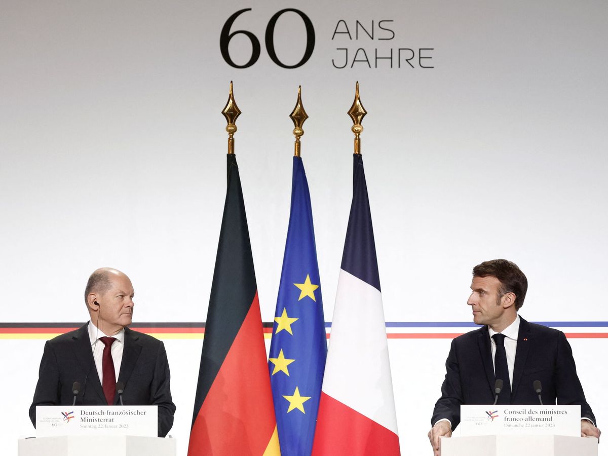 Foto: Scholz y Macron, en la cumbre germano-francesa de hoy. (EFE/Benoit Tessier)