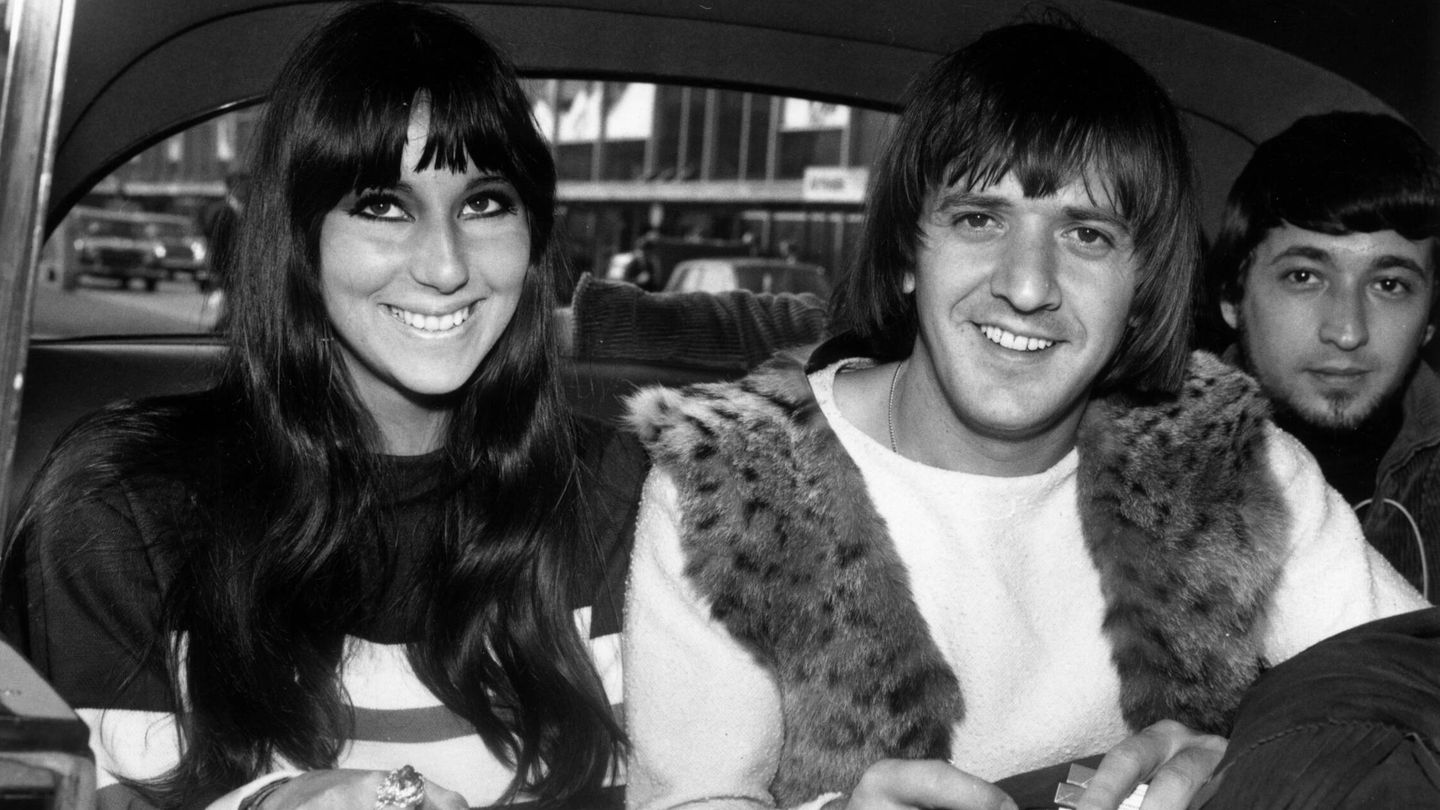 Cher junto a su primer marido, Sonny Bono. (Getty)
