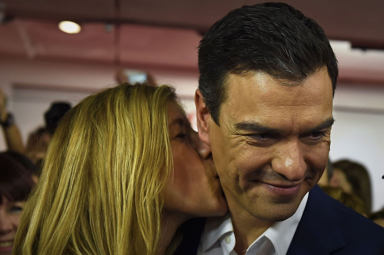 Begoña Gómez besando a su marido, Pedro Sánchez (Gtres)