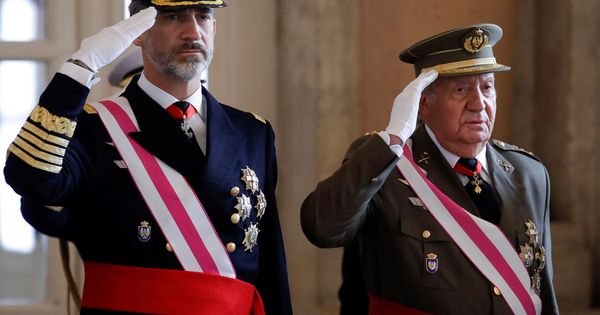 Foto: Felipe VI junto a su padre, el Rey emérito, en la Pascua Militar. (EFE)