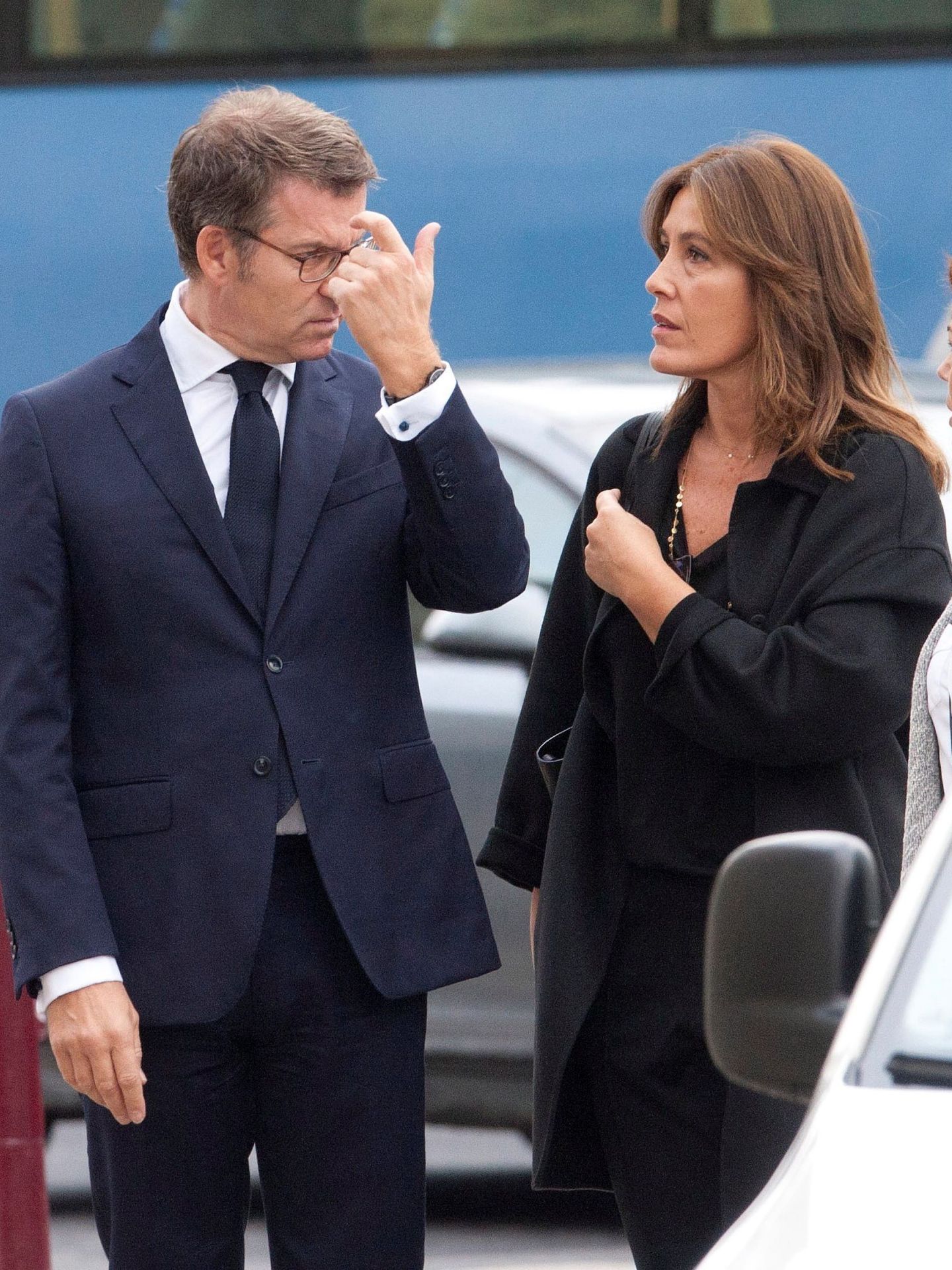 Feijóo y Cárdenas, en el último adiós al padre de Mariano Rajoy. (EFE)