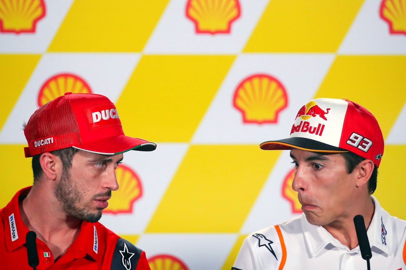 Dovizioso y Marc Márquez discuten en rueda de prensa la temporada pasada. (EFE)