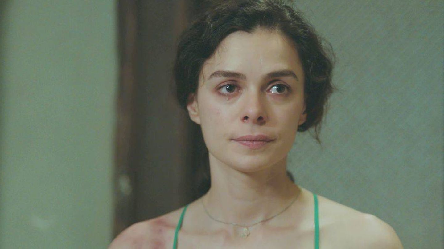 Bahar, personaje interpretado por la actriz turca Özge Özpirinçci. (Atresmedia)