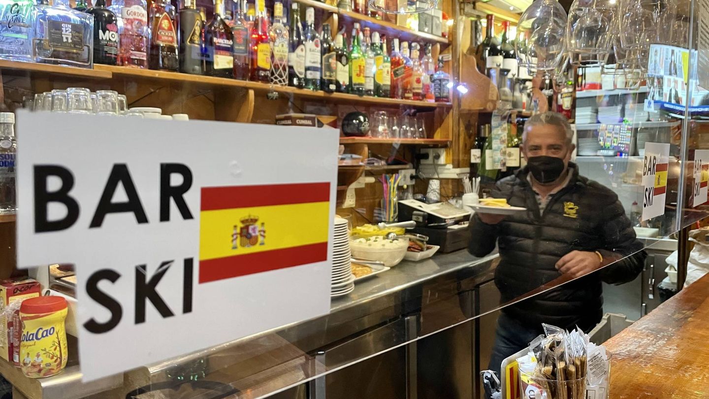 El dueño del Bar Ski, 'Nichi'. (J. L. Losa)