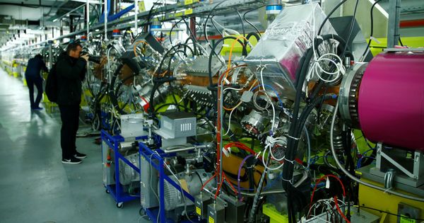 Foto: Visitas al nuevo acelerador lineal Linac 4 en el CERN (Reuters)