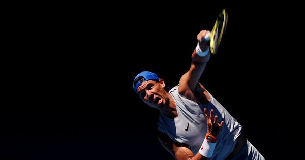Foto: Rafael Nadal, durante un entrenamiento en Melbourne. (Reuters)