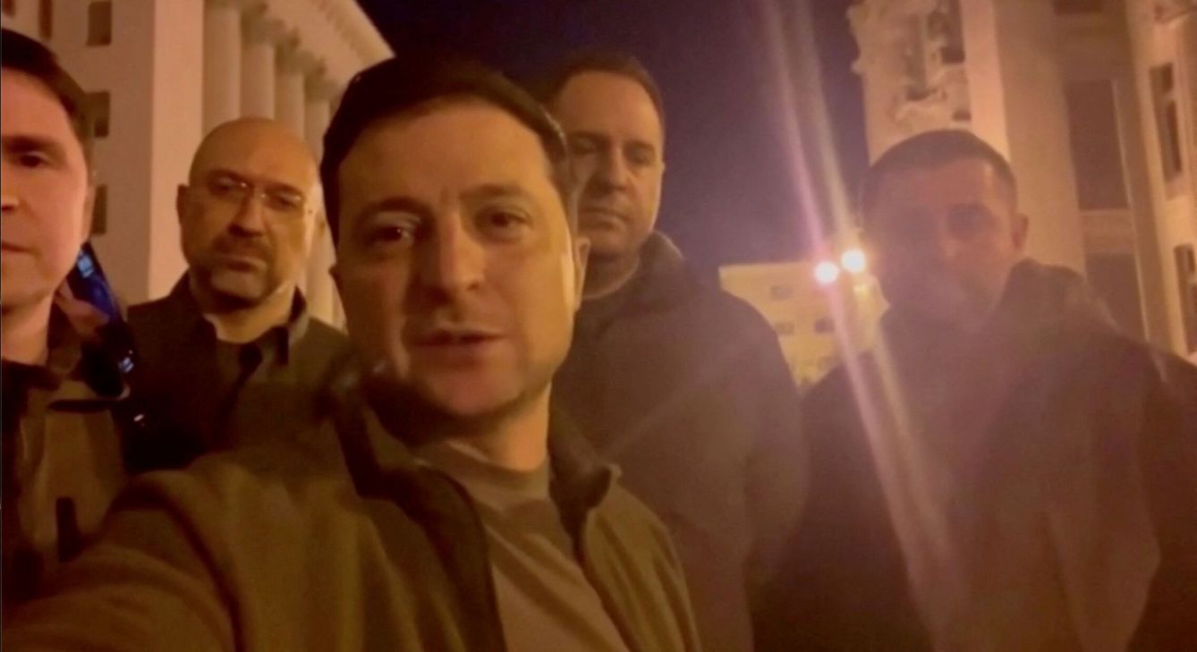 Captura de uno de los vídeos que Zelenski ha publicado en los últimos días, en las calles de Kiev