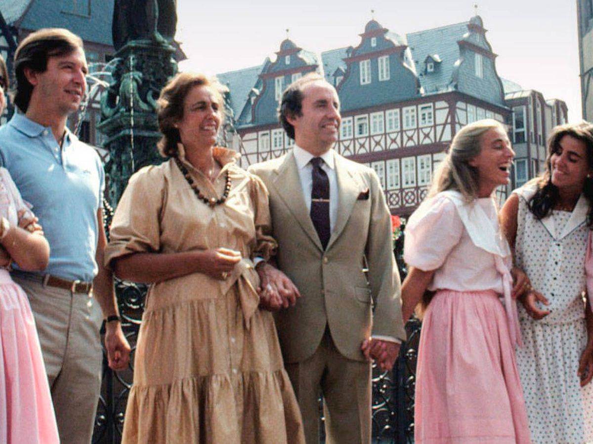 Foto: El matrimonio Ruiz-Mateos, con algunos de sus hijos. (Cordon Press)