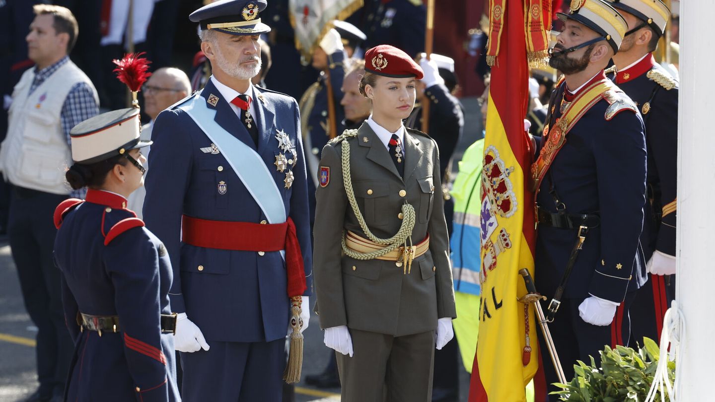 La Princesa de Asturias y el rey Felipe VI. (EFE/Chema Moya)