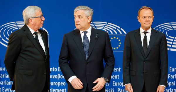 Foto: Jean-Claude Juncker (i), Antonio Tajani (c) y Donald Tusk (r).