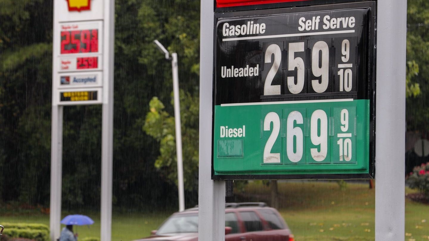 Vista de los precios de la gasolina en una estación en Decatur, en el estado de Georgia, el 31 de agosto de 2017. (EFE)