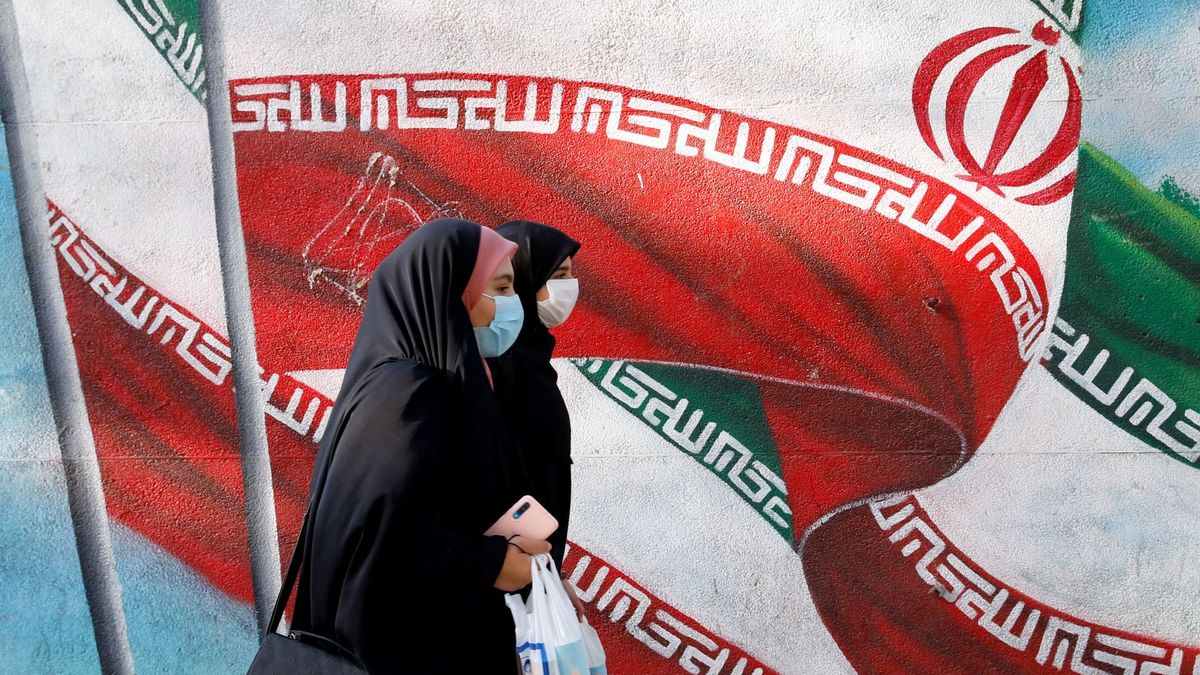 Los envenenamientos de casi un millar de niñas en colegios crean nuevas tensiones en Irán