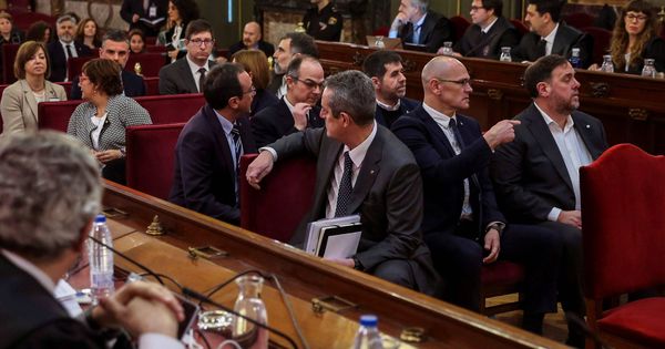 Foto:  Los 12 líderes independentistas acusados por el proceso soberanista catalán que derivó en la celebración del 1-O y la declaración unilateral de independencia de Cataluña. (EFE)