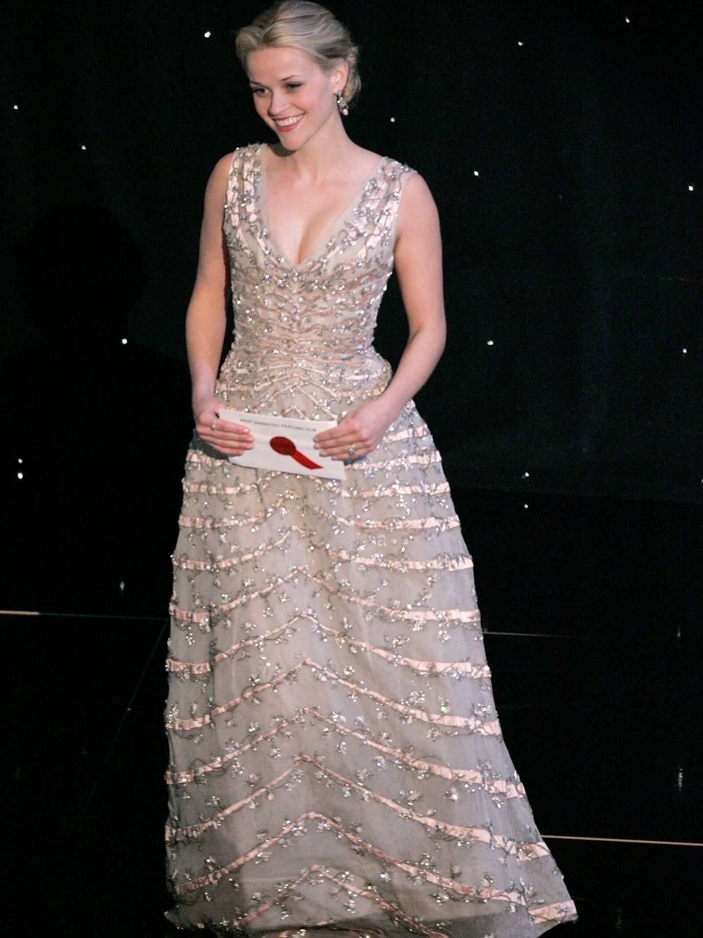 Reese Witherspoon, sobre el Teatro Dolby de Los Ángeles en los Oscar de 2006. (Getty)
