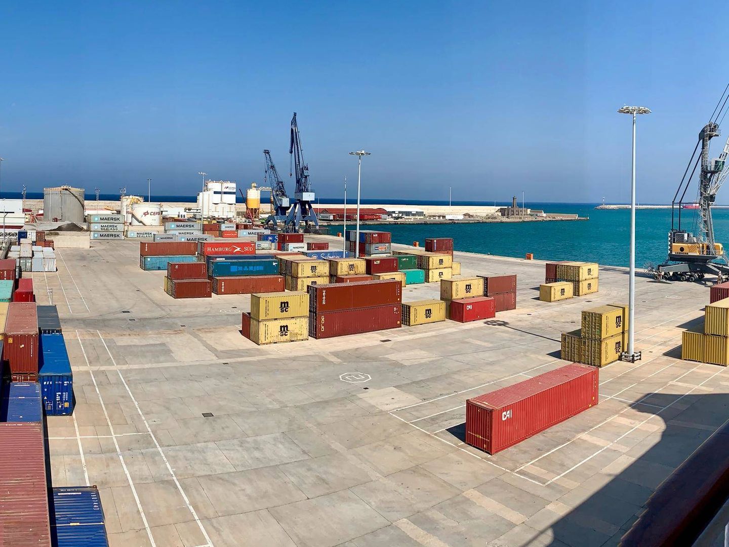 Aspecto actual del muelle de contenedores del puerto de Melilla. 