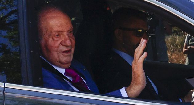 El rey Juan Carlos, a su llegada a Zarzuela en su única visita a España desde que está en el exilio. (EFE/Rodrigo Jiménez) 