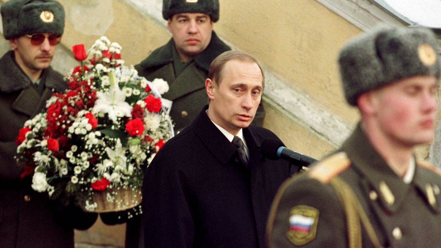 Putin habla durante los funerales de Anatoly Sobchak, en 2000. (Reuters)