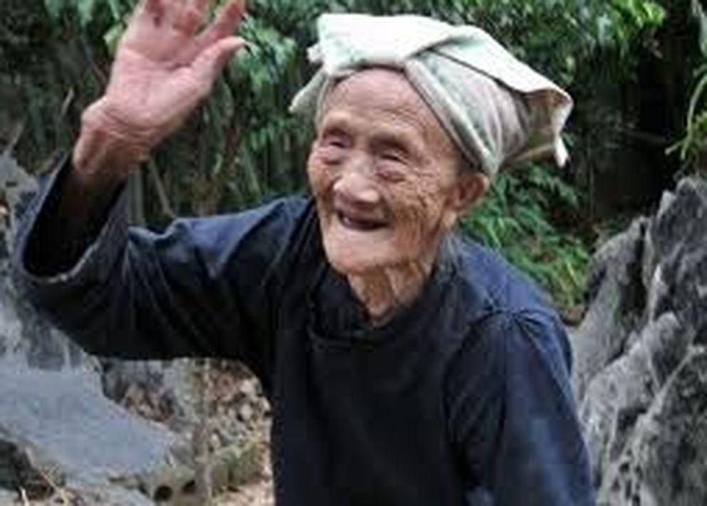 Mujer centenaria de Bama.
