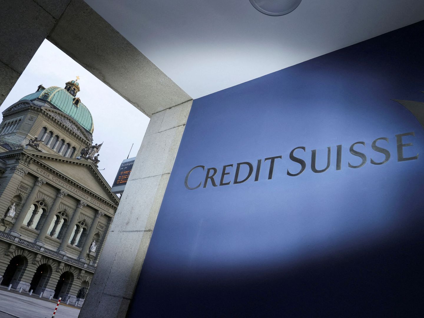Oficina de Credit Suisse en Berna. (Reuters/Denis Balibouse)