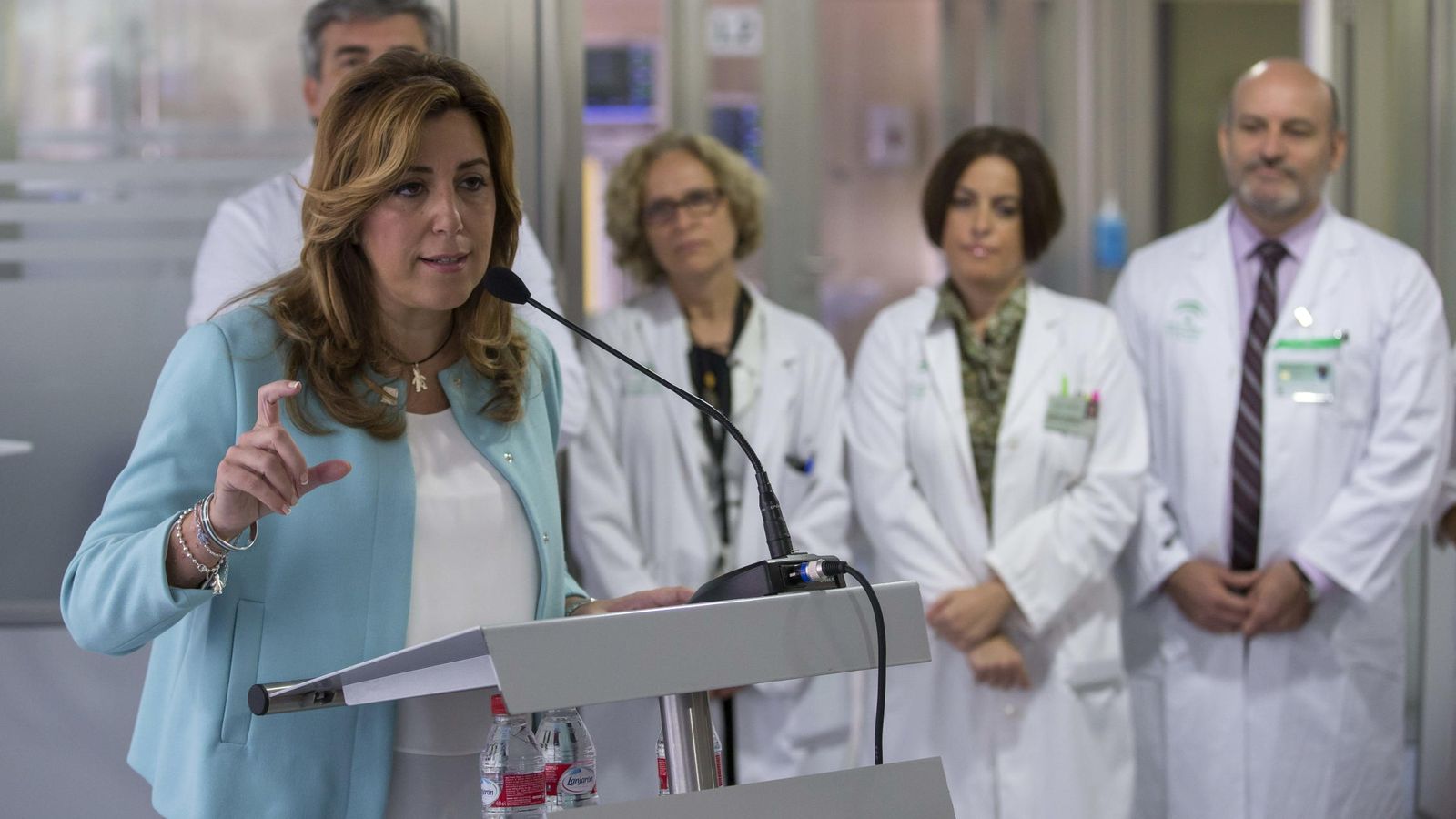 Foto:  La presidenta de la Junta, Susana Díaz (i), durante la inauguración de la UCI pediátrica del Hospital Virgen del Rocío en 2015. (EFE)