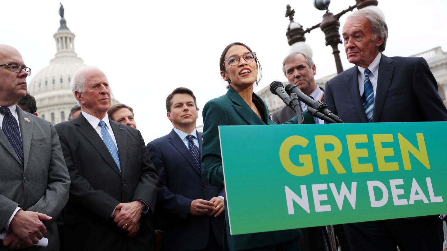 Alexandria Ocasio-Cortezpromoviendo su 'Green New Deal'en Washington. (Reuters)