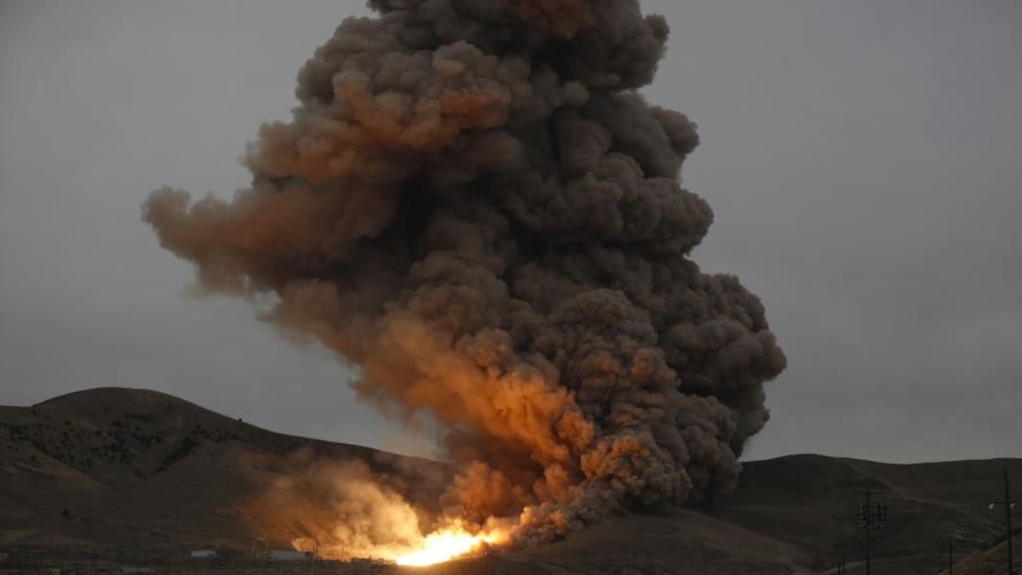 Nube generada por el cohete de combustible sólido del SLS en la anterior prueba, llamada QM-1, realizada en los primeros meses de 2015. (Reuters)