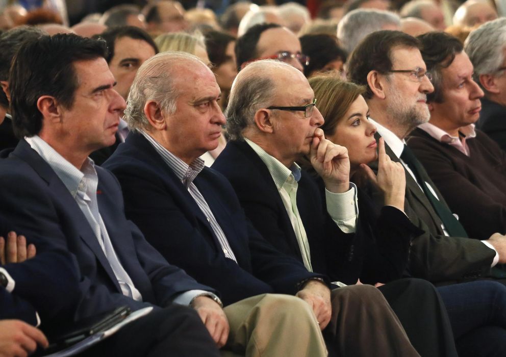 Foto: Soria, Diaz, Montoro, Santamaria, Rajoy y Floriano. (Reuters)