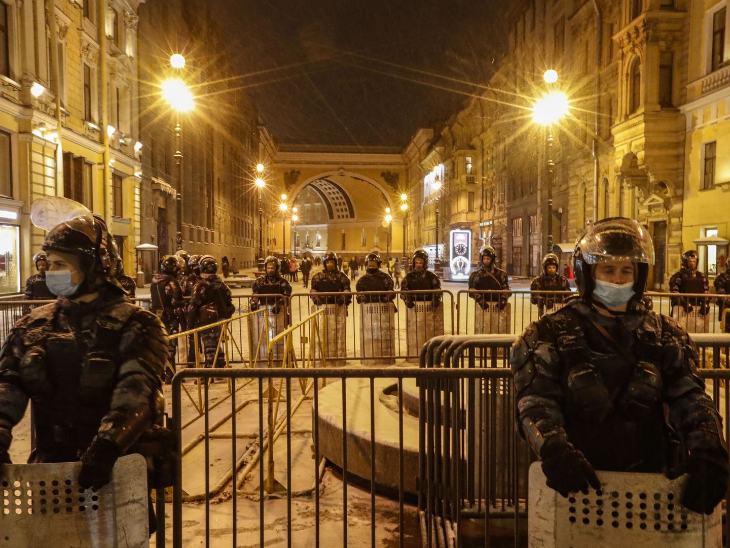 Fuerte presencia policial en las calles de San Petersburgo. (EFE)