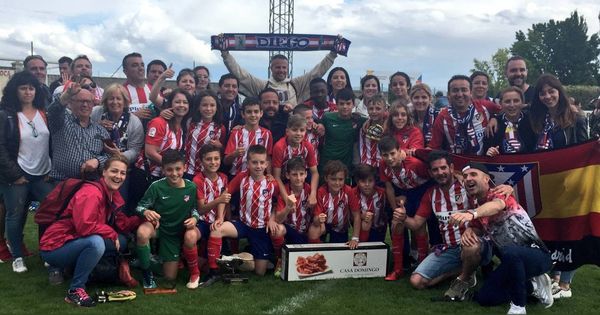 Foto: El Atlético de Madrid Alevín B campeón de la cuarta edición de la Jamón Cup. (vía twitter jamon cup)