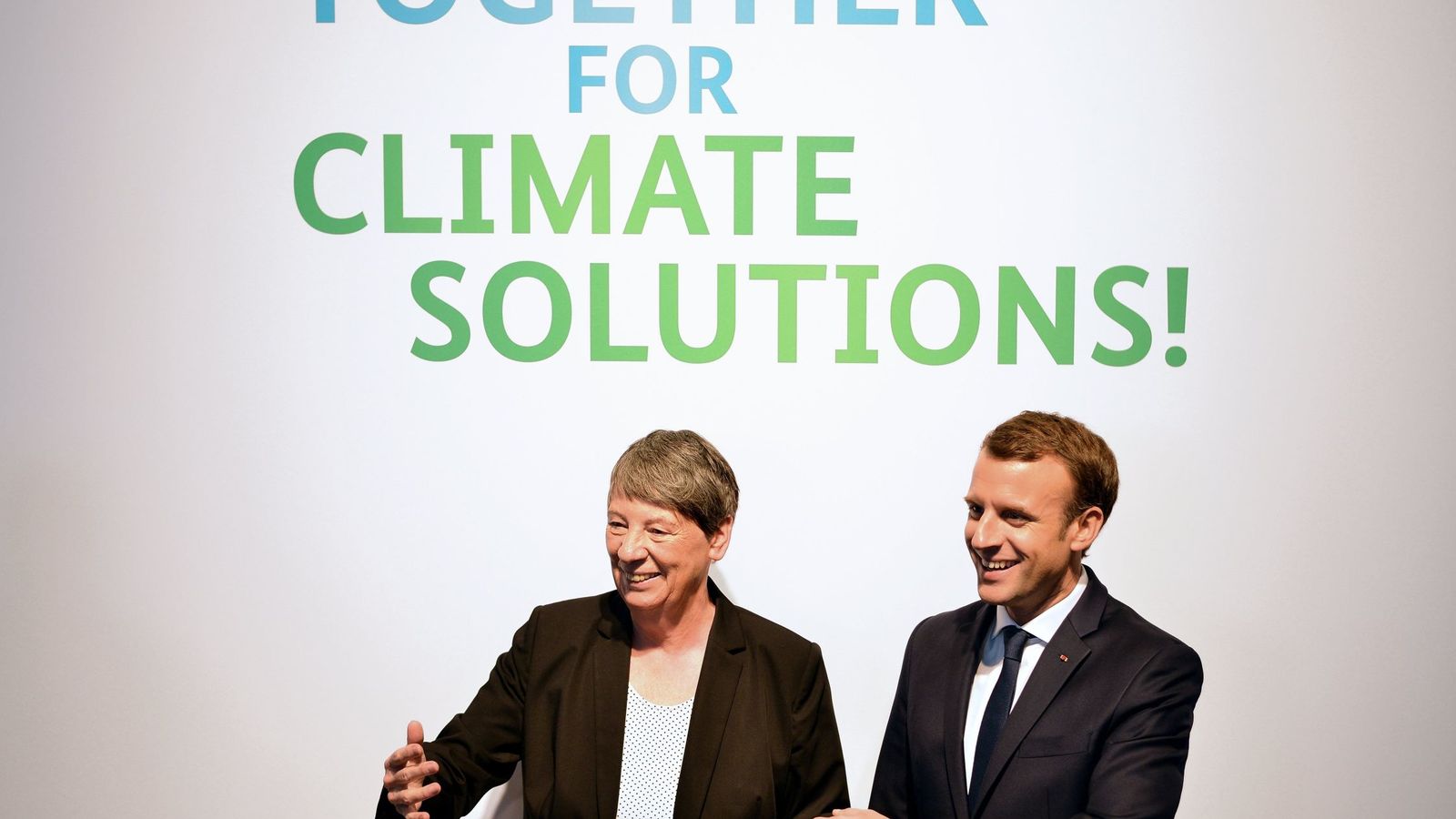 Foto: La ministra alemana de Medio Ambiente, Barbara Hendricks y el presidente de Francia, Emmanuel Macron (EFE)