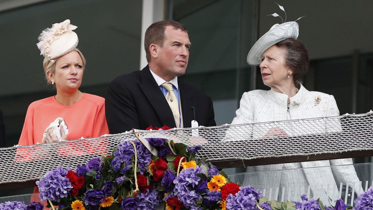 Lindsay Wallace, Peter Phillips y la princesa Ana. (Reuters/Andrew Boyers)