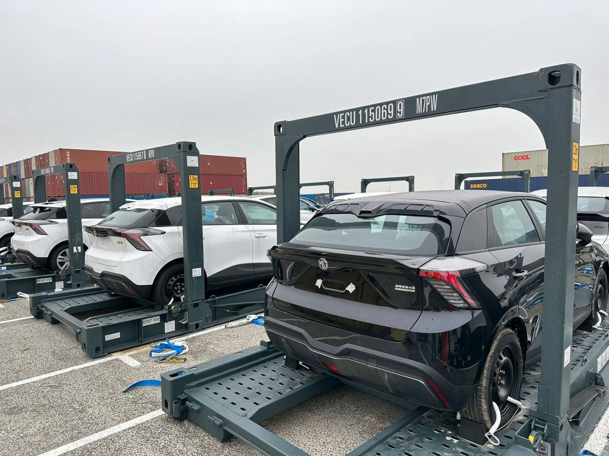 Foto: MG transporta sus coches en contenedores ultraligeros, sin paredes ni techo. (MG)