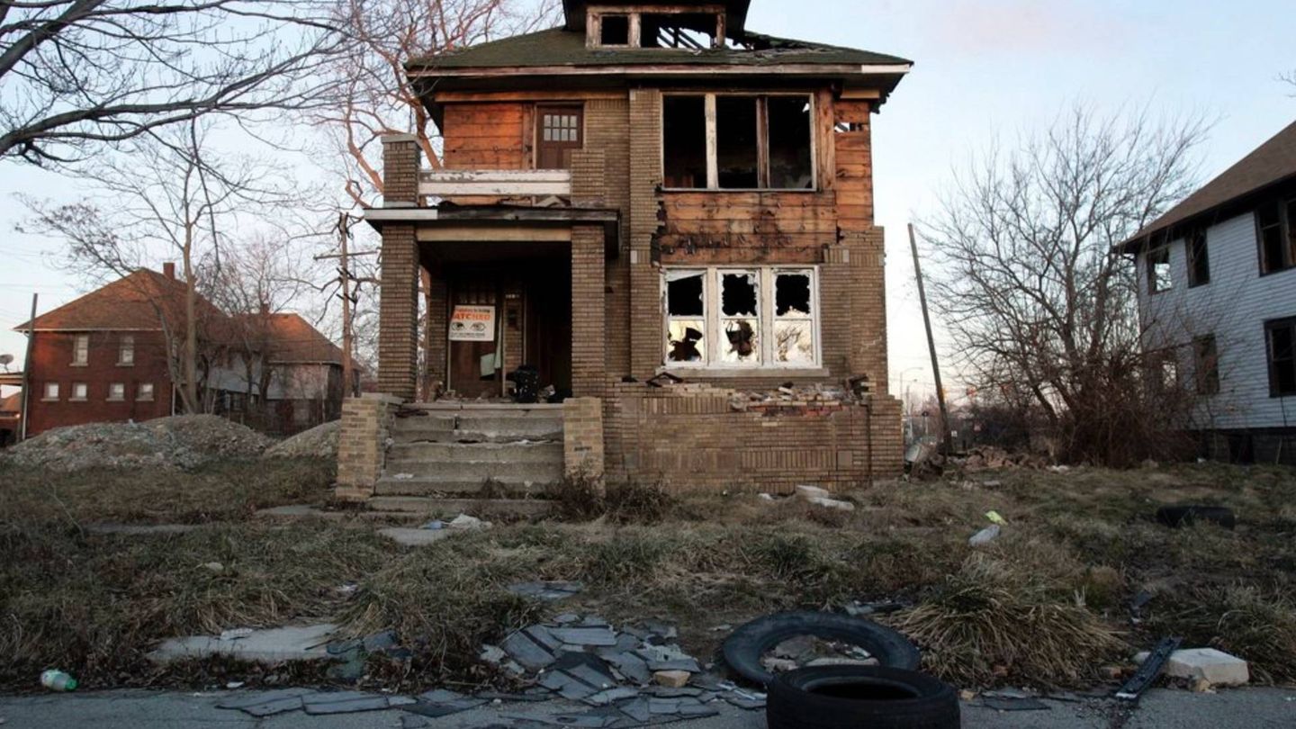 Una de las muchas casas abandonadas en Detroit. (Reuters)