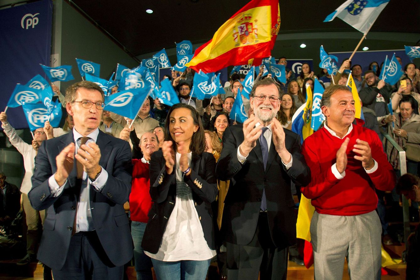 Mariano Rajoy junto a Núñez Feijoo, Javier Guerra y María Ramallo durante un acto del PP en Vigo (EFE)