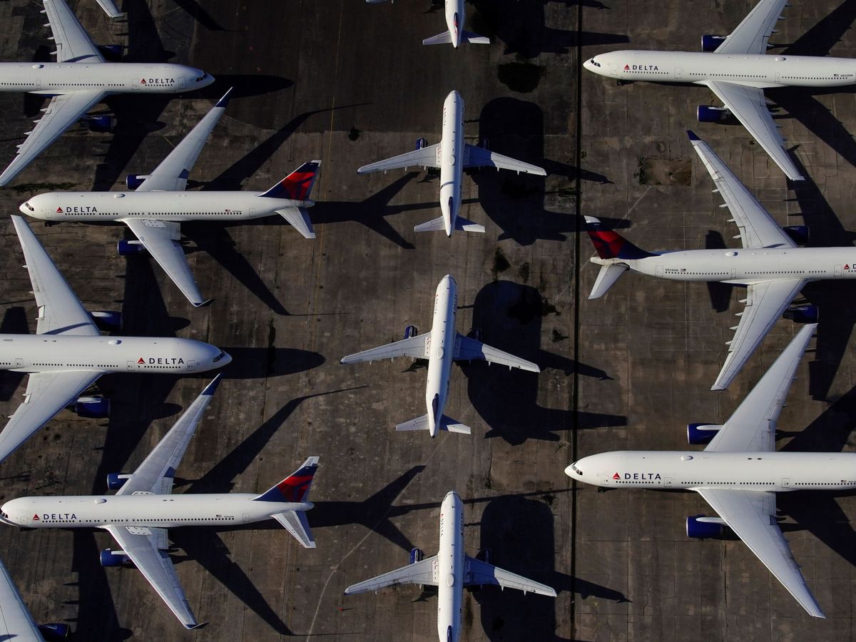 Foto: La aerolínea Delta determinó trasladar todos sus aviones a Victorville, en California (Reuters/Elijah Nouvelage)