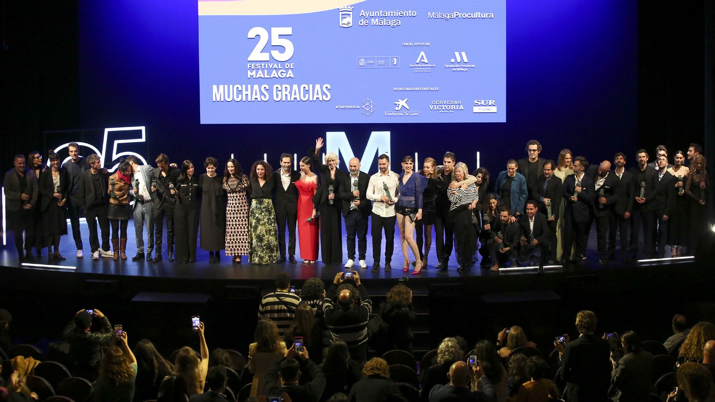 Todos los galardonados durante la gala de clausura de la 25ª edición del Festival de Cine de Málaga. (EFE/Daniel Pérez) 