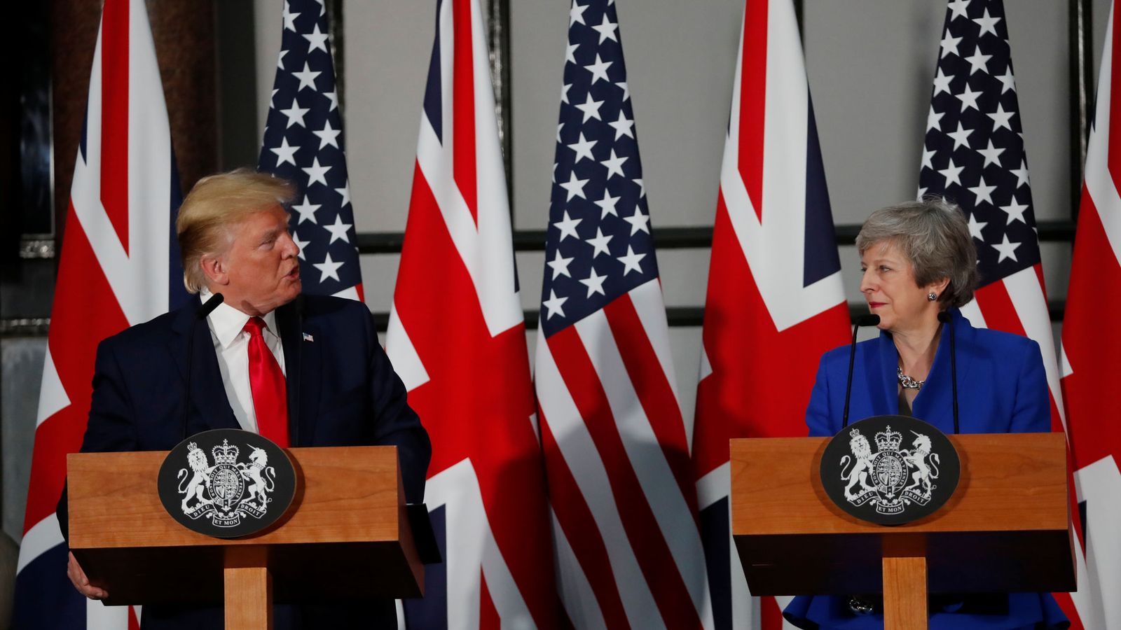 Foto: Donald Trump y Theresa May durante una rueda de prensa en Reino Unido. (Reuters)