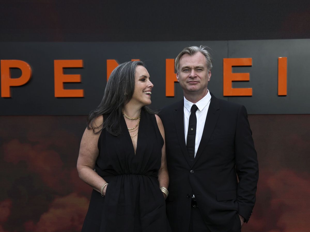 Foto: La productora Emma Thomas y el director Christopher Nolan, en la premier de 'Oppenheimer' el pasado julio en Londres. (EFE)