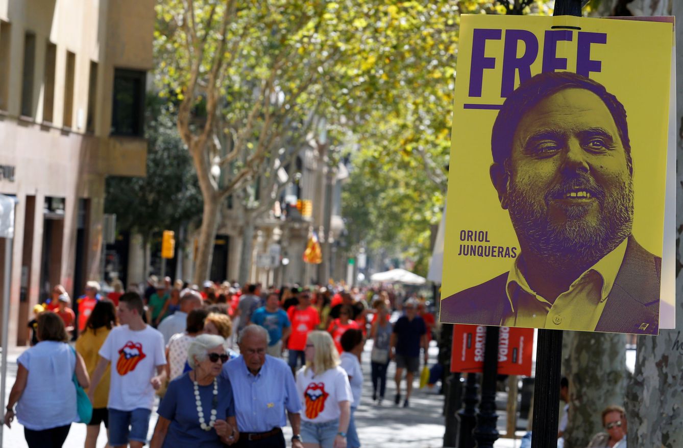 Pancarta de manifestante pidiendo la libertad de Oriol Junqueras. (Reuters)