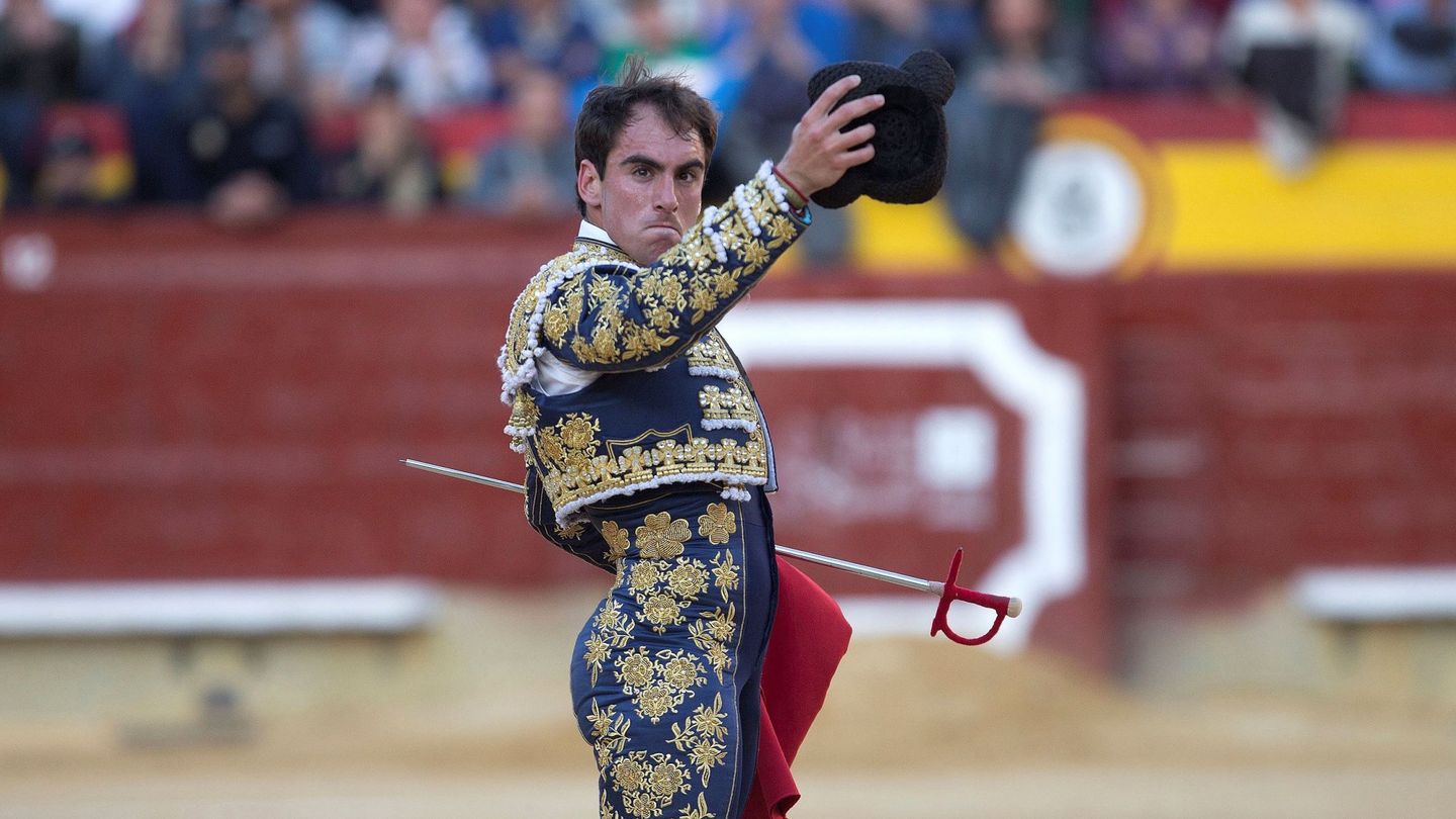 El diestro Vicente Soler durante la corrida celebrada en la plaza de toros de Castellón. (EFE)