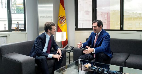 Foto: Reunión del presidente del PP, Pablo Casado, con Antonio Garamendi, el pasado octubre. (EFE)