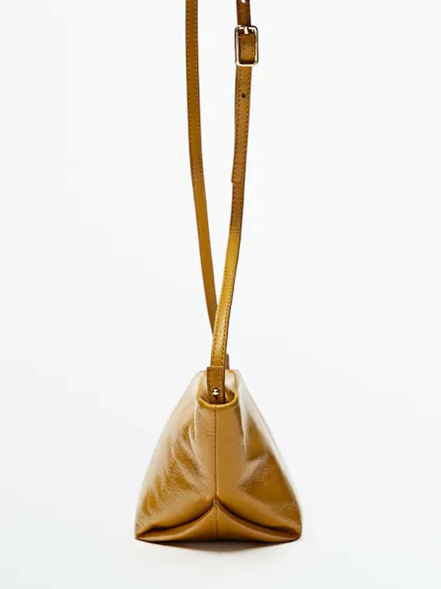 En cinco colores y diseño de lujo: el nuevo bolso de Massimo Dutti. (Cortesía)