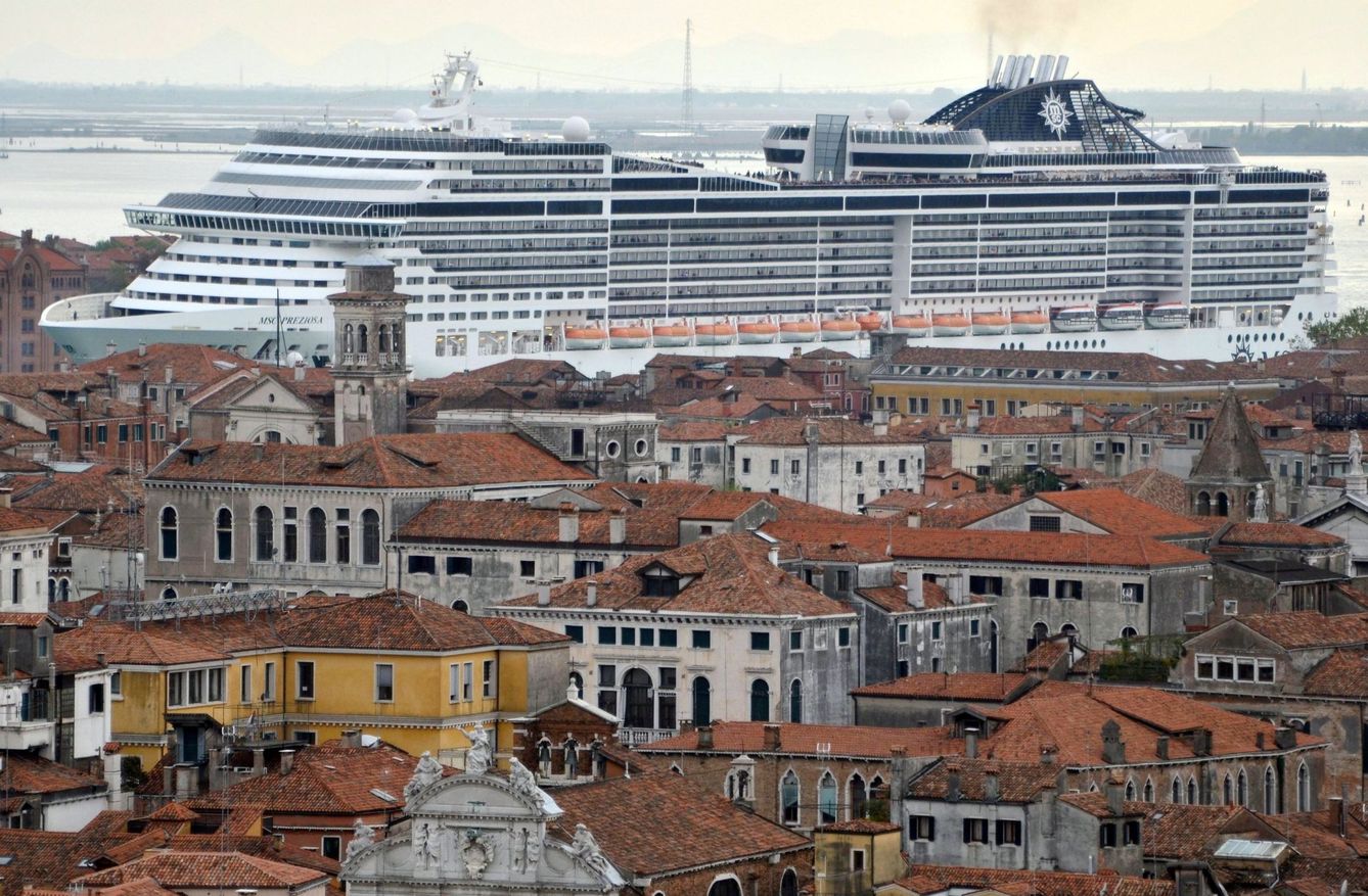 Un crucero, frente a las costas de Venecia (EFE)