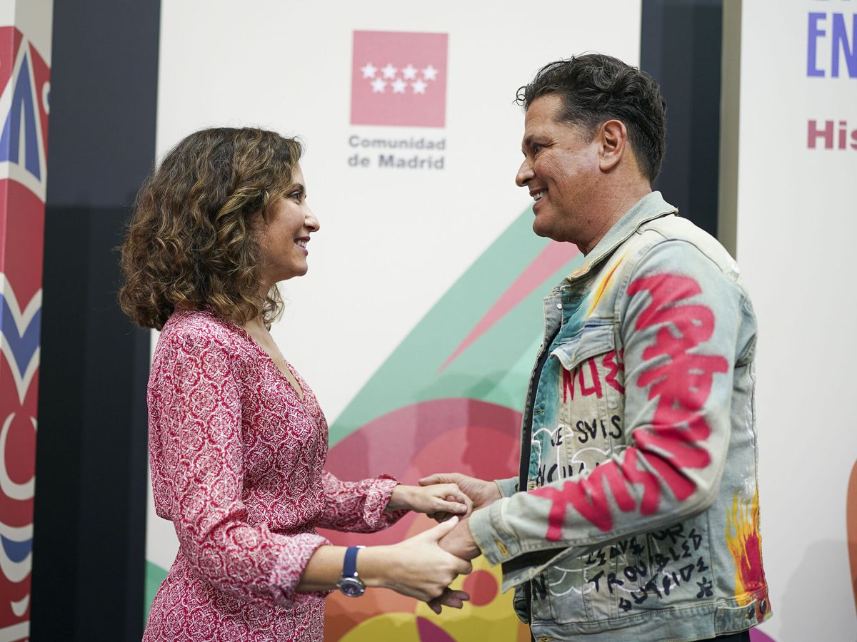 Foto: Isabel Díaz Ayuso y Carlos Vives, durante la presentación del festival Hispanidad 2023. (EFE/Comunidad de Madrid)