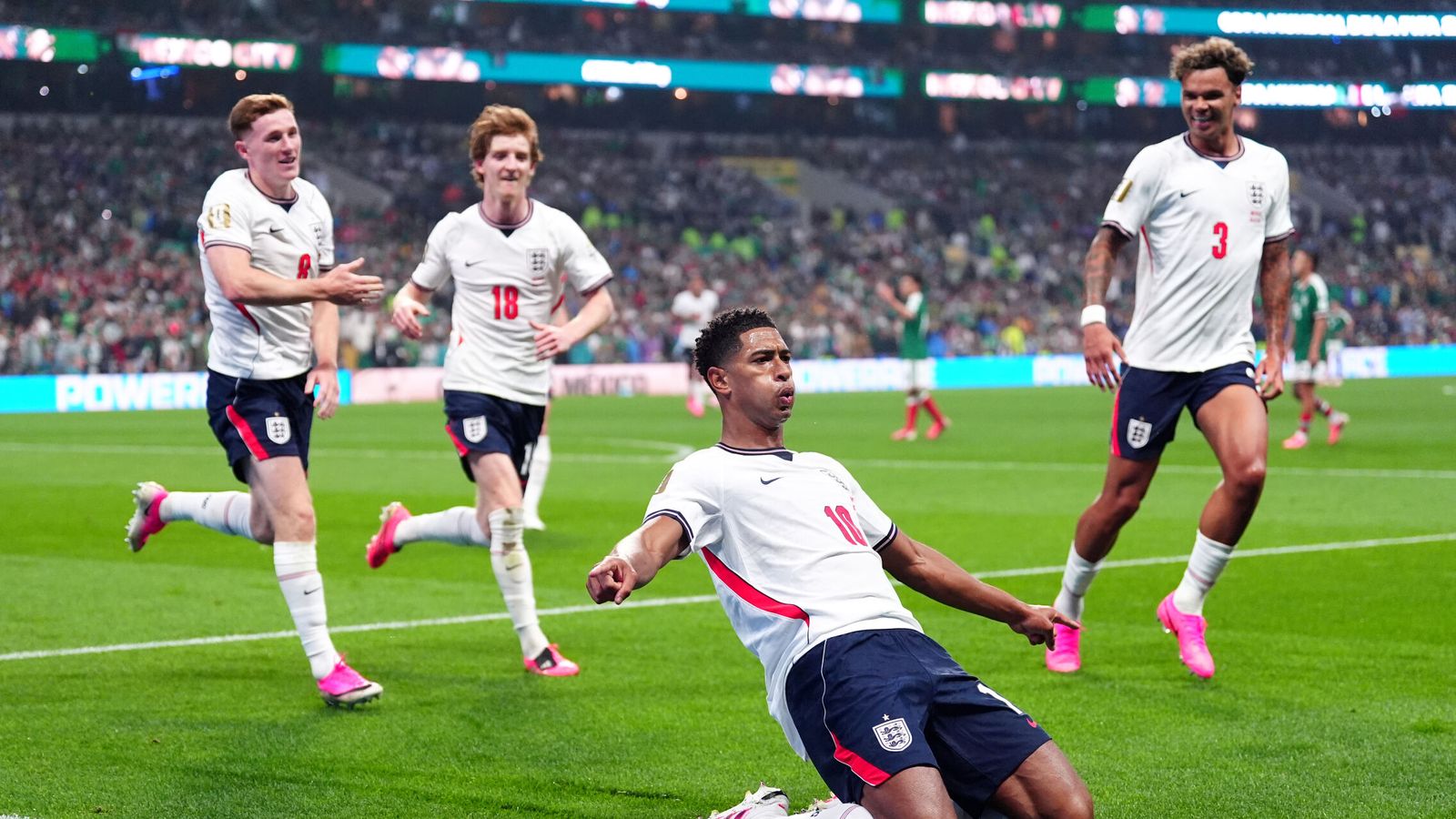 El héroe Bellingham, con un doblete, mete a Inglaterra en cuartos tras vencer en la batalla de México (2-3)